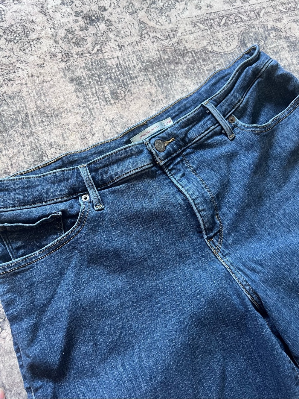 Levi's Dark Blue Denim Bermuda Shorts Sz 20W - Picture 2 of 7